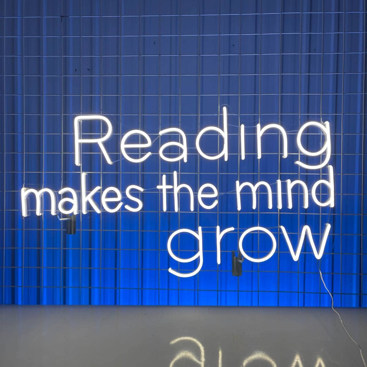 Reading Makes the Mind Grow Neon Sign Wall Art Decor
