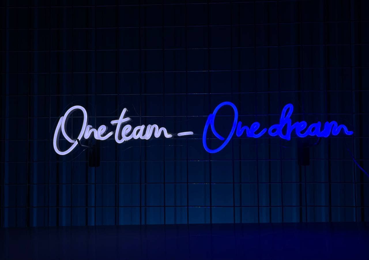 One Team And One Dream Neon Sign Long-lasting Wall Decor