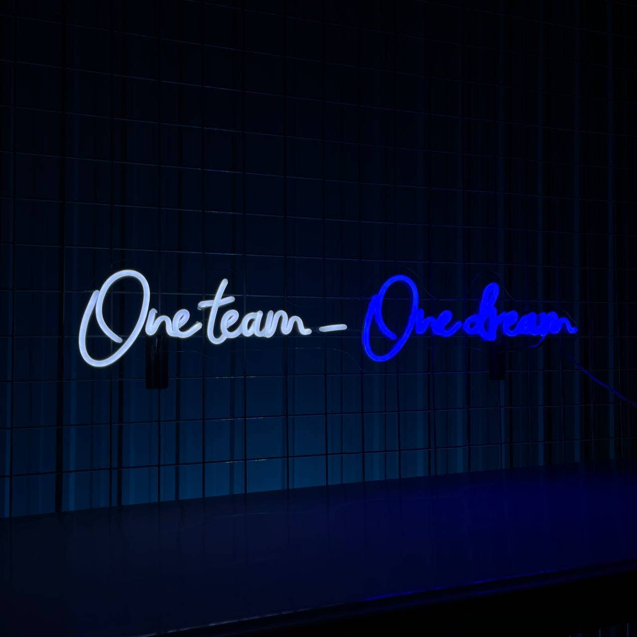 One Team And One Dream Neon Sign Long-lasting Wall Decor