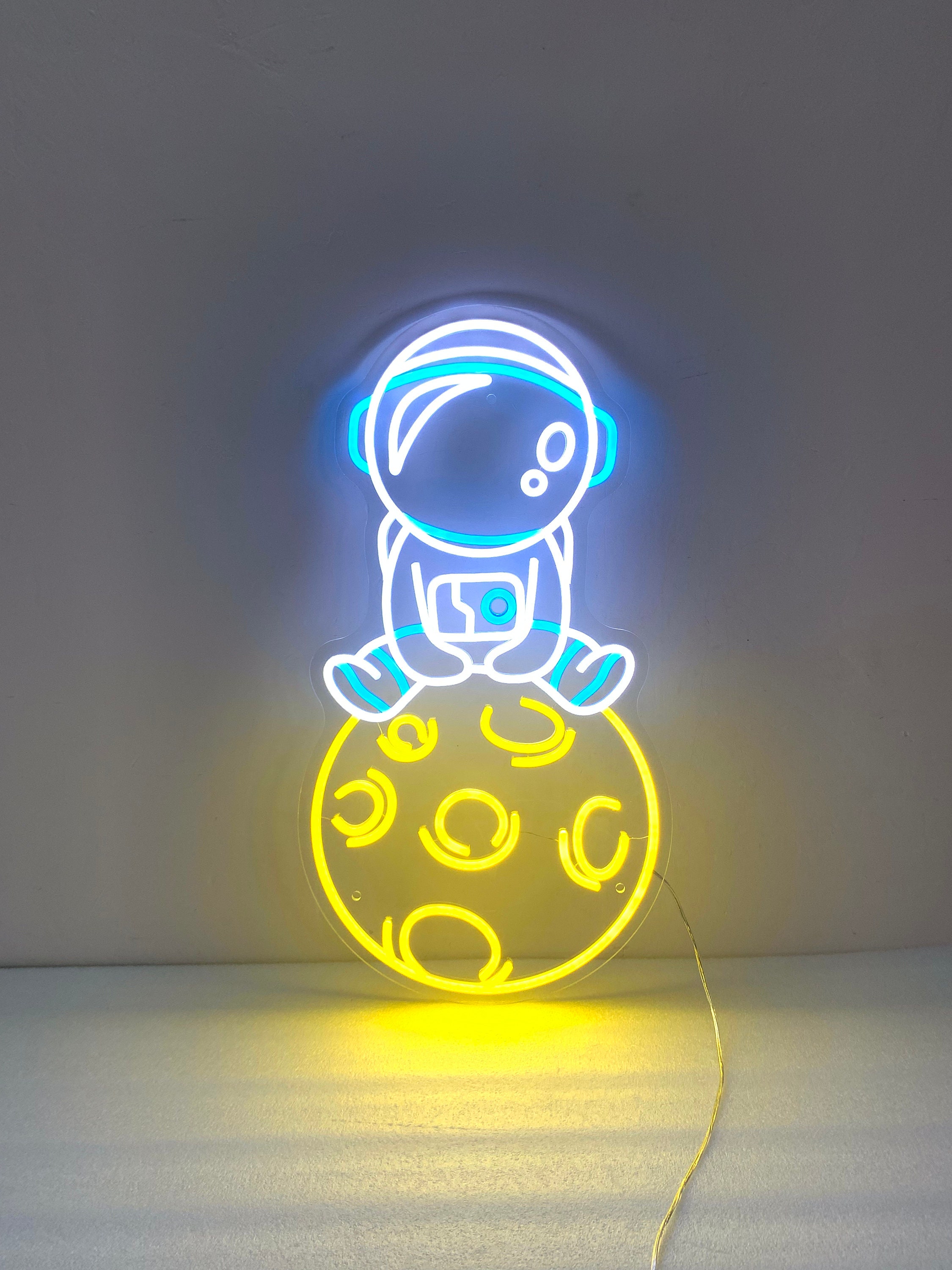 Astronaut Neon Sign, Neon Sign Light Decor, Astronaut with Planet Bedroom Neon Sign, Astronaut Neon Light, Astronaut Wall Decoration