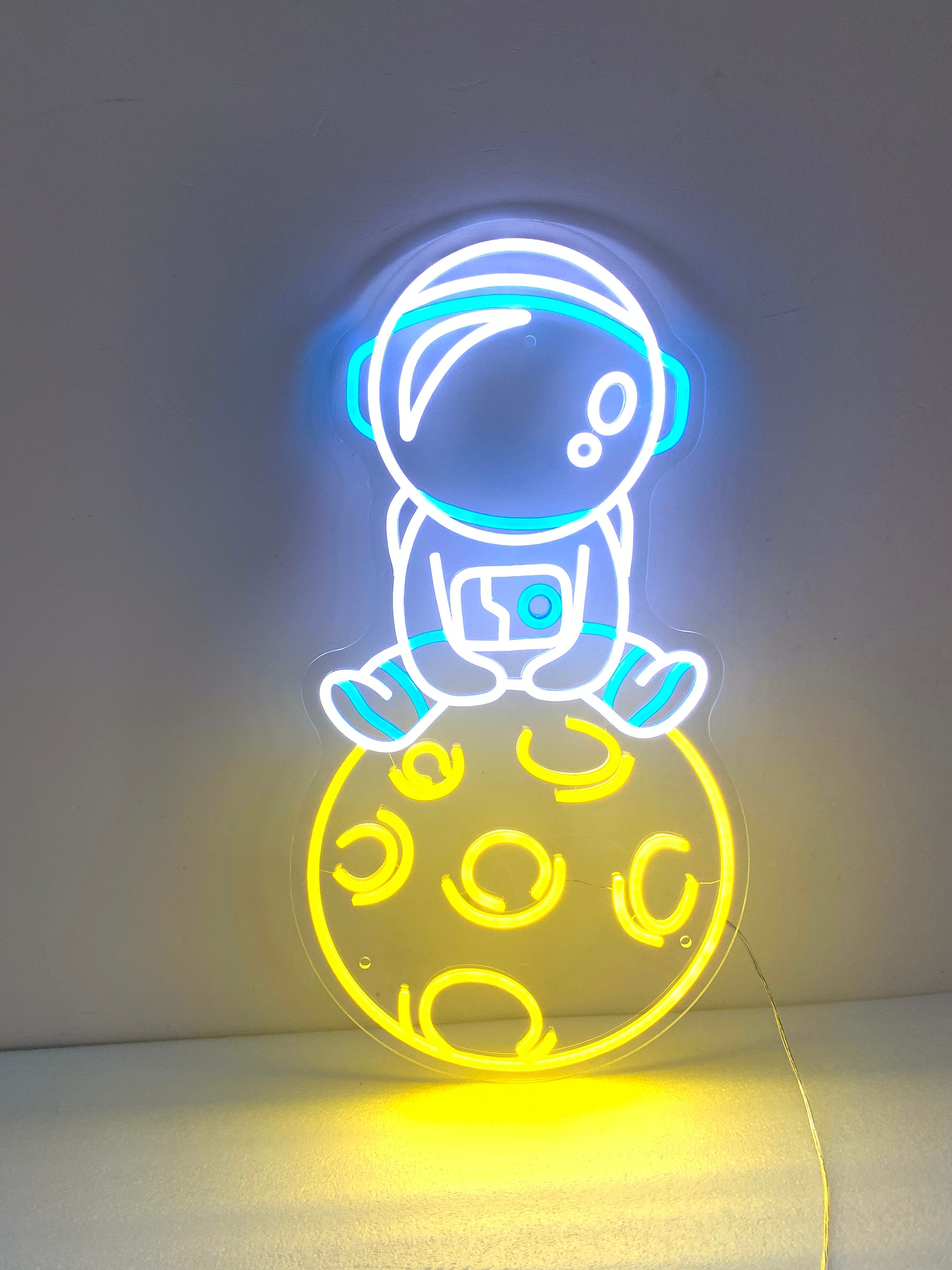 Astronaut Neon Sign, Neon Sign Light Decor, Astronaut with Planet Bedroom Neon Sign, Astronaut Neon Light, Astronaut Wall Decoration