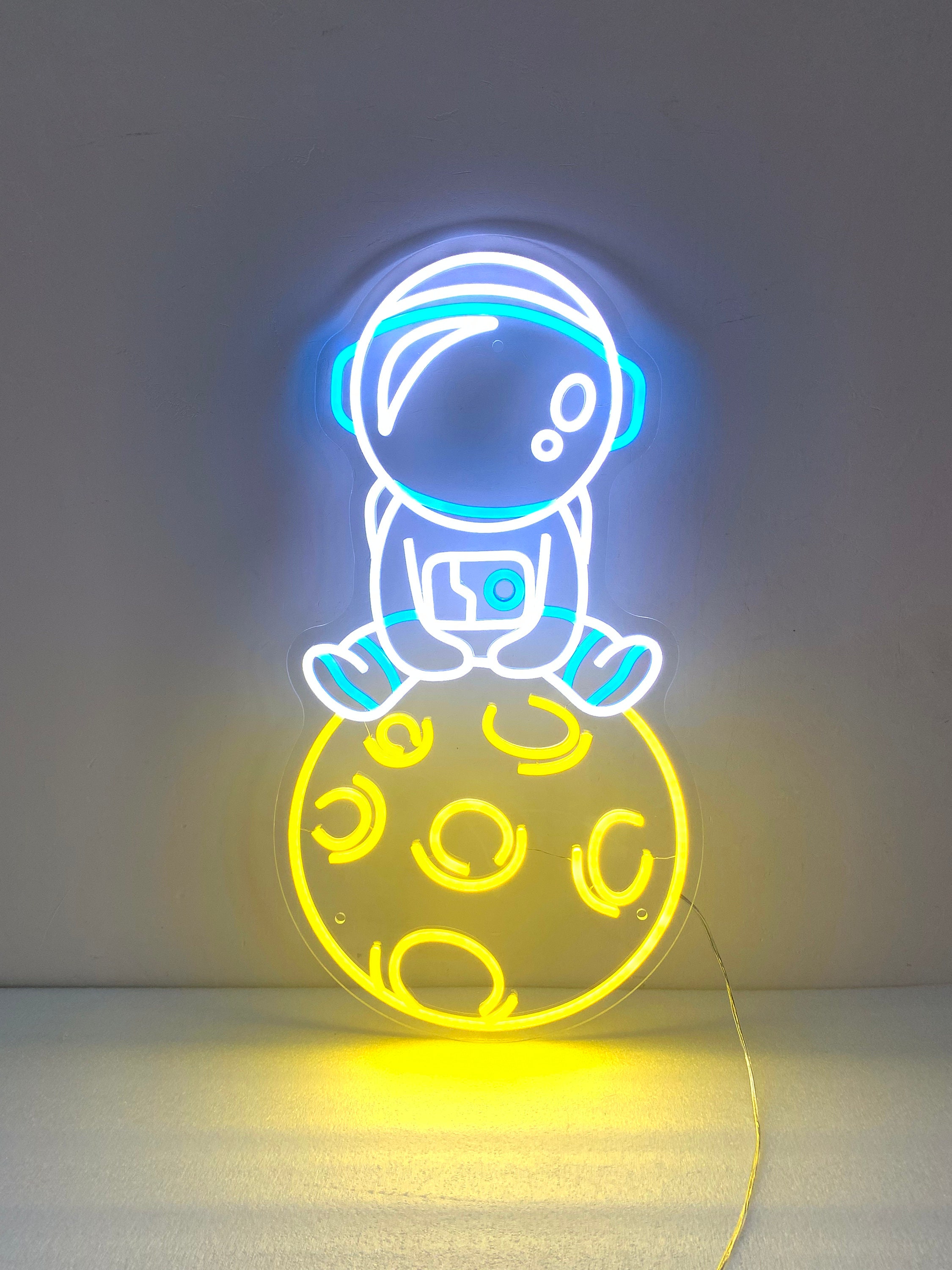 Astronaut Neon Sign, Neon Sign Light Decor, Astronaut with Planet Bedroom Neon Sign, Astronaut Neon Light, Astronaut Wall Decoration