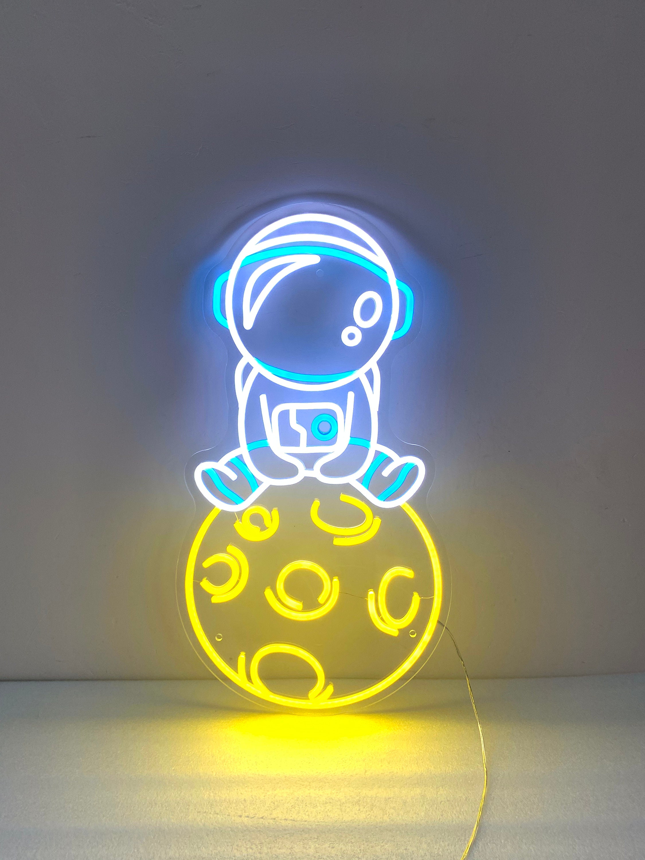 Astronaut Neon Sign, Neon Sign Light Decor, Astronaut with Planet Bedroom Neon Sign, Astronaut Neon Light, Astronaut Wall Decoration
