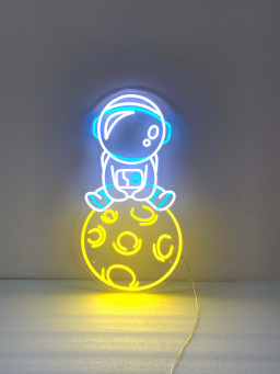 Astronaut Neon Sign, Neon Sign Light Decor, Astronaut with Planet Bedroom Neon Sign, Astronaut Neon Light, Astronaut Wall Decoration