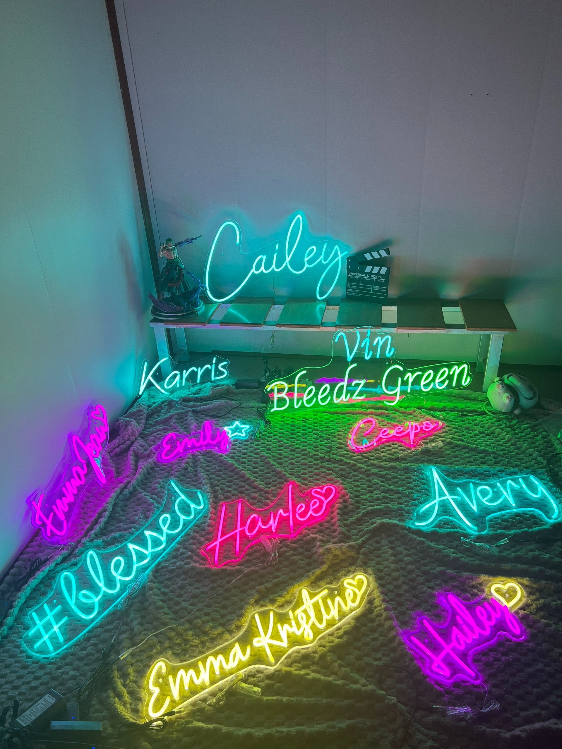 Custom Neon Sign, Neon Sign, Personalized Gifts, Wedding Signs, Family Name Neon Signs, Led Neon Lights, Neon Signs, Neon Name Sign Gifts.