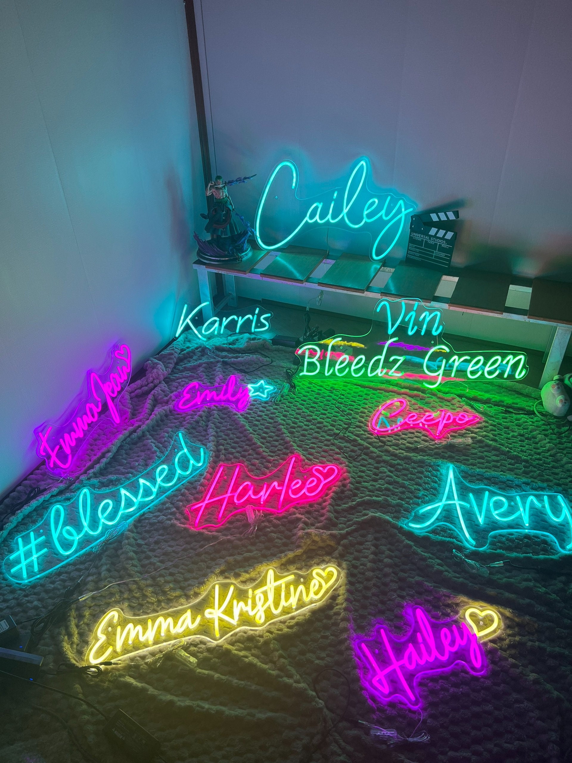Custom Neon Sign, Neon Sign, Personalized Gifts, Wedding Signs, Family Name Neon Signs, Led Neon Lights, Neon Signs, Neon Name Sign Gifts.
