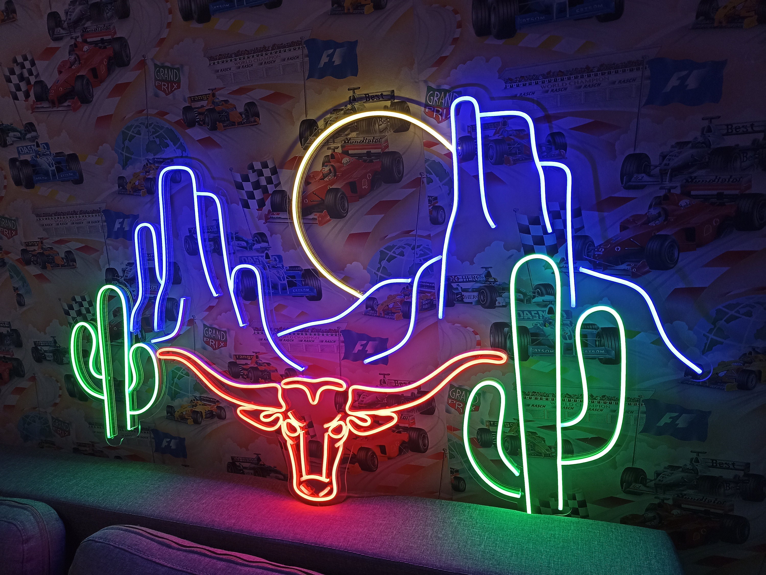 Neon Sign With Western Decor, Longhorn Bull With Western Decoration, Bull Neon Sign, Neon Sign Desert With Cactus And Head Longhorn