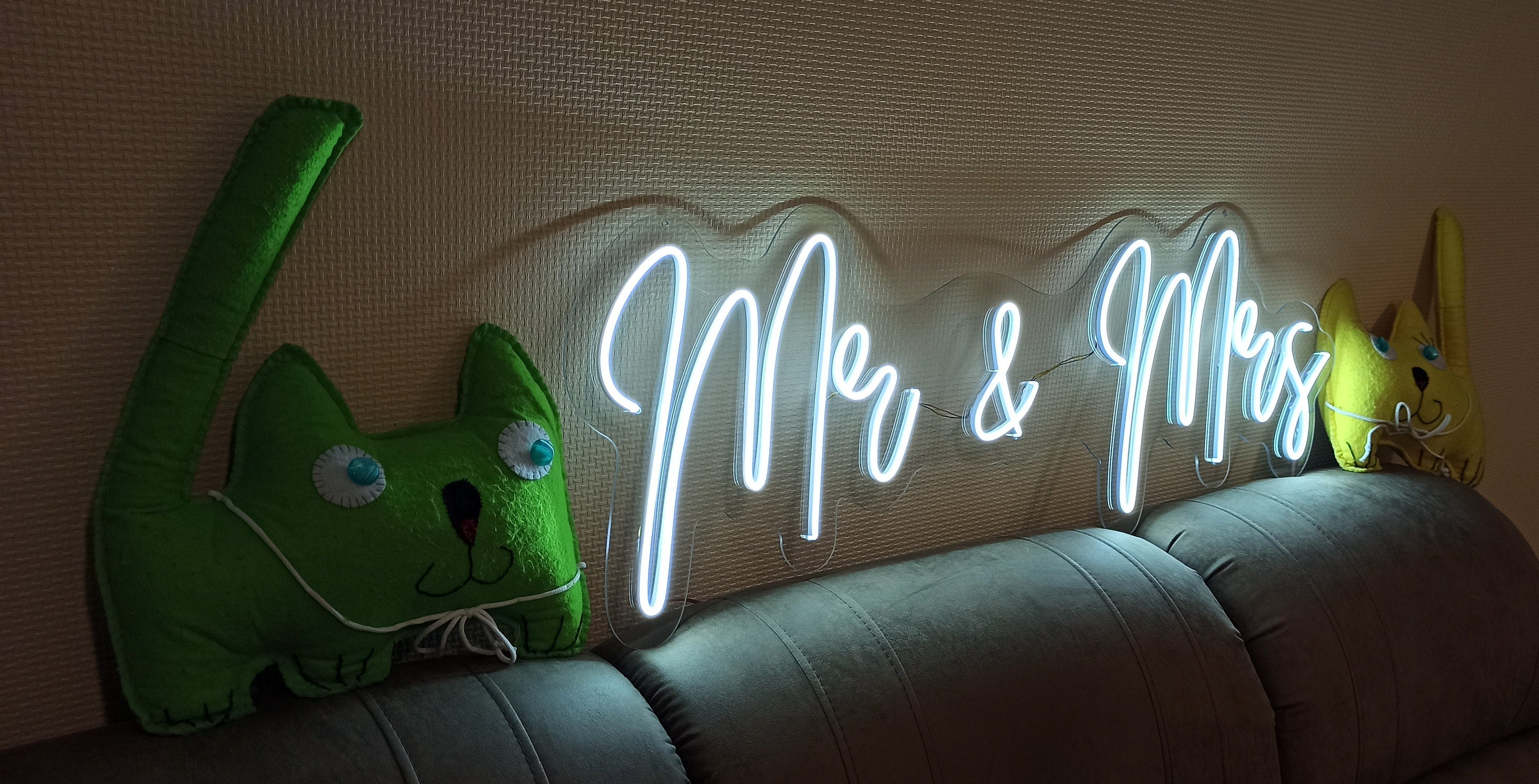 Mr and Mrs - LED Neon Sign, Family Wedding Welcome Light Sign