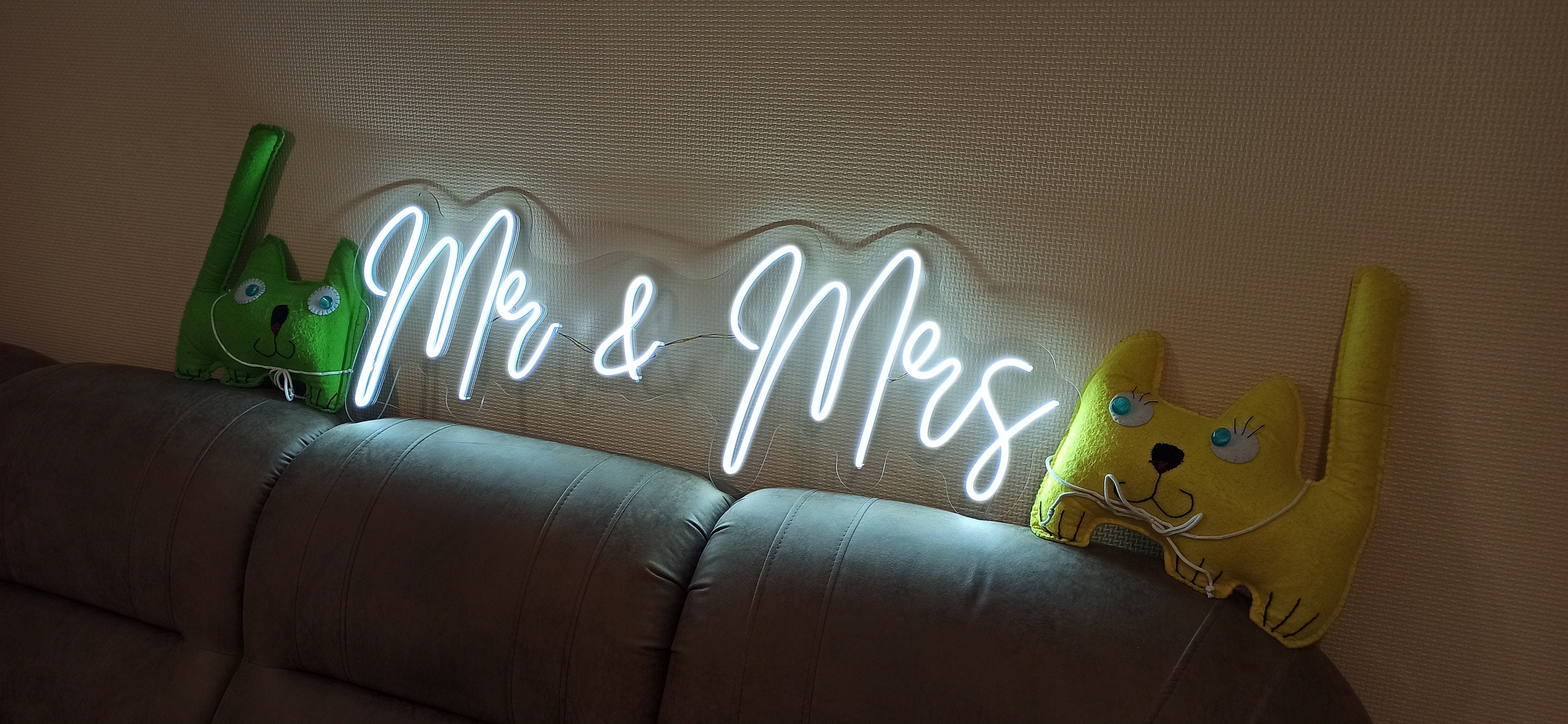 Mr and Mrs - LED Neon Sign, Family Wedding Welcome Light Sign