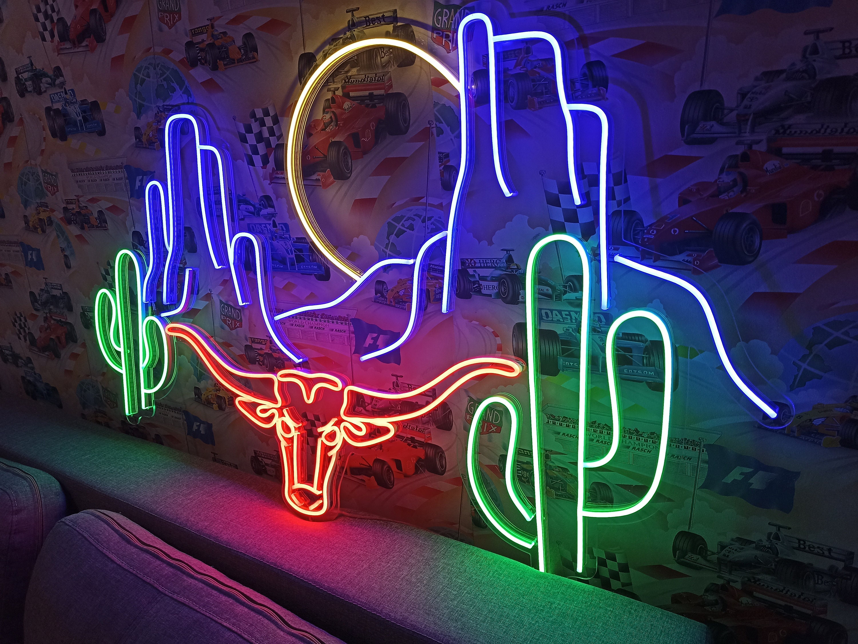 Neon Sign With Western Decor, Longhorn Bull With Western Decoration, Bull Neon Sign, Neon Sign Desert With Cactus And Head Longhorn
