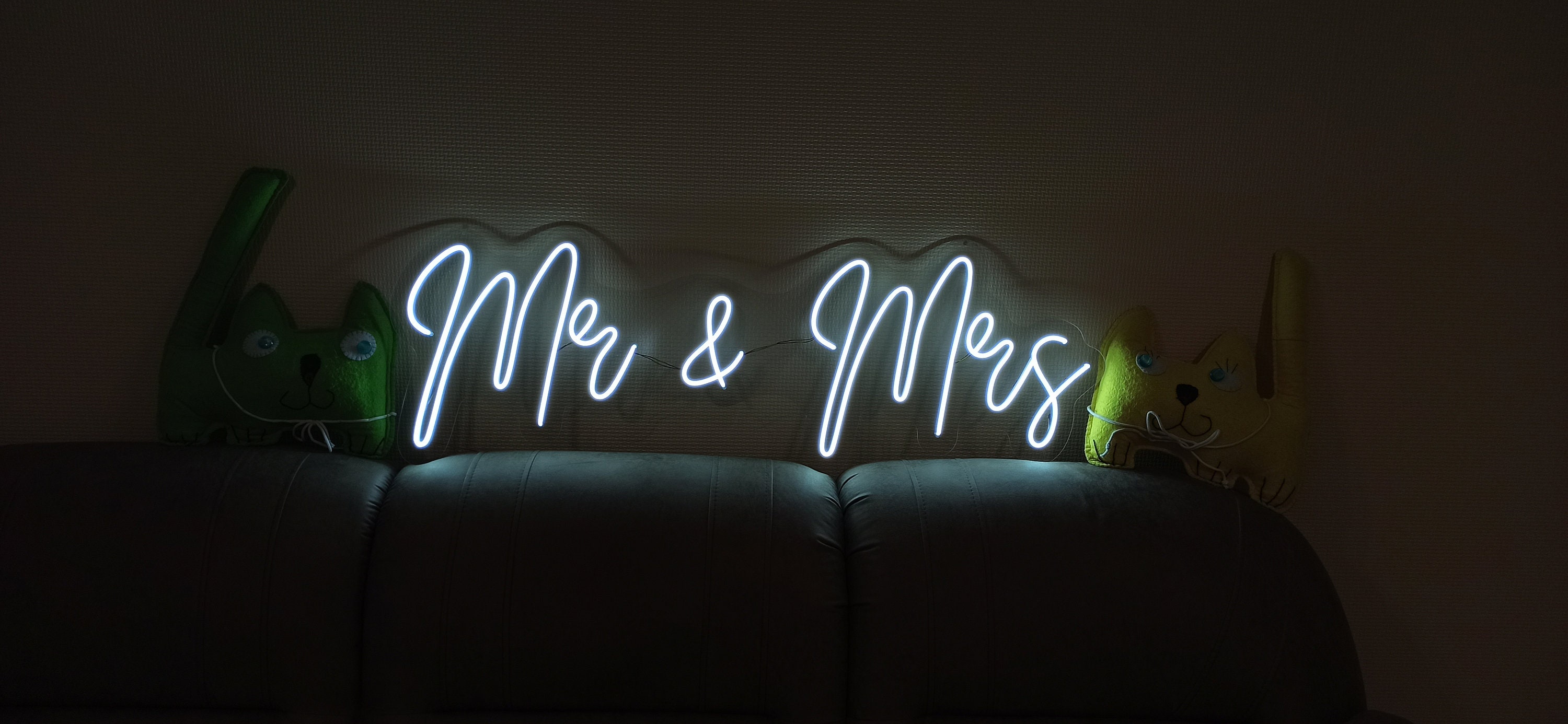 Mr and Mrs - LED Neon Sign, Family Wedding Welcome Light Sign