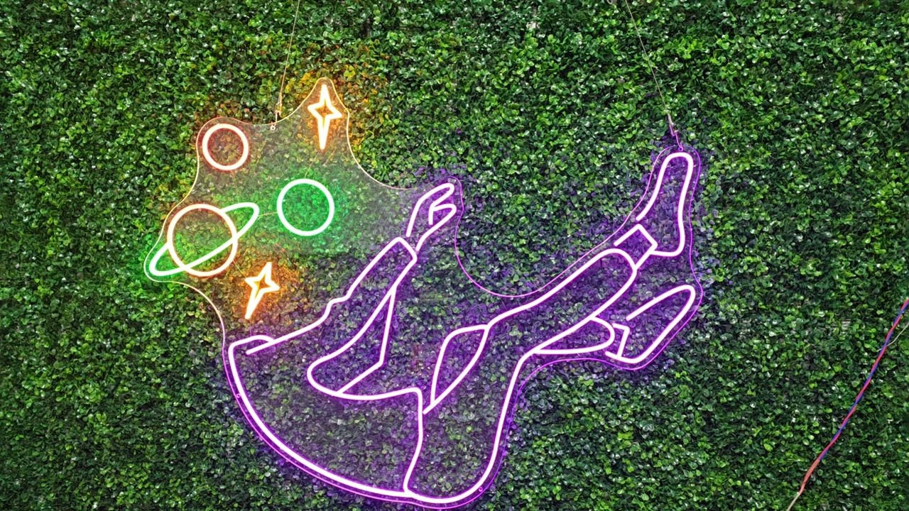 Falling Into Space Neon Sign, Space Theme Wall Art, Creative LED Neon Sign for Game Room, Space Head Decor, Room & Wall Light, Gift Idea