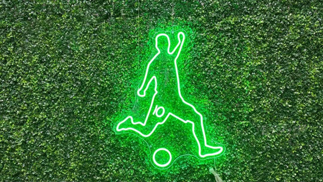 Soccer Player Neon Sign, Soccer Ball LED Light, Football Sports Decor, Soccer Neon Wall Art for Bedroom, Game Room, Man Cave, Athletic Vibes